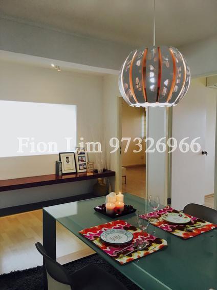 Marine Crescent thumbnail photo